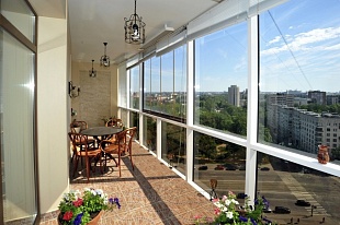 Панорамное остекление П-образного балкона 3000*2600 мм