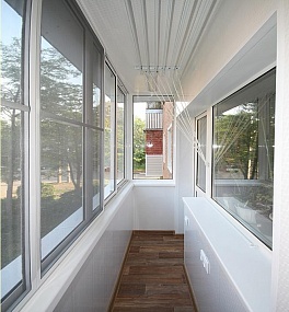 Холодное раздвижное остекление П-образного балкона 3000*1500 мм
